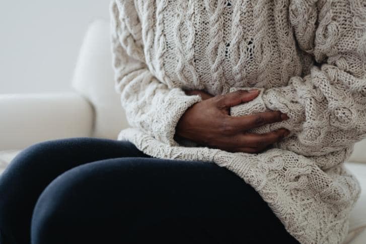 miralax-holding-stomach-constipation-in-older-people-desktop-727x484.jpg